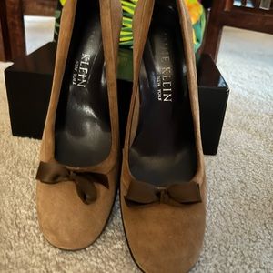 Annie Klein beige wedge heel